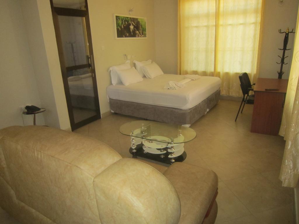 Fq Hotel Limited Dar es Salaam Buitenkant foto